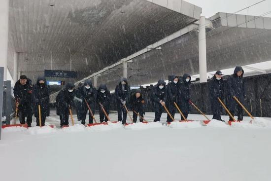 冰雪凝寒，怀揣春天丨铁路人，小寒