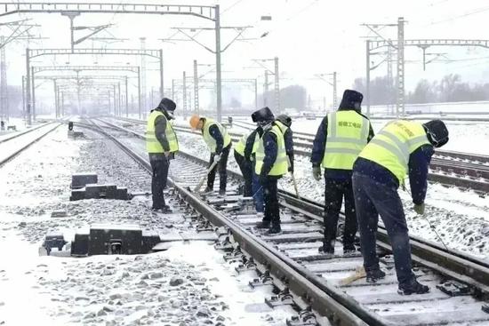 冰雪凝寒，怀揣春天丨铁路人，小寒
