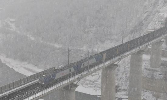 冰雪凝寒，怀揣春天丨铁路人，小寒