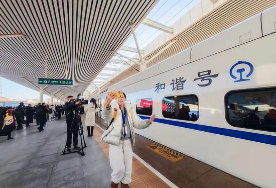 年度特别报道丨加快构建世界一流现代化铁路网