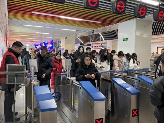 元旦护航丨百万客流下的温暖坚守