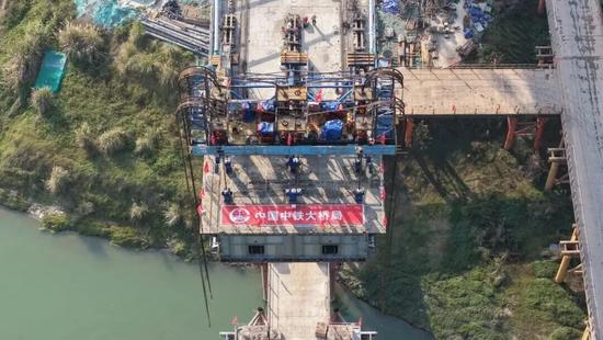 中铁大桥局7项工程和技术荣获2025年度中国中铁绿色环保奖项