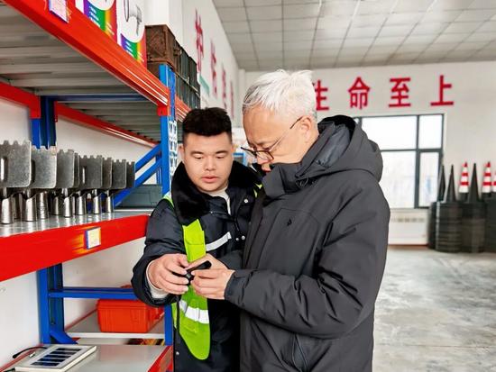 崔猛到公路运营公司长太项目经理部宣讲党的二十届四中全会精神并开展督导检查